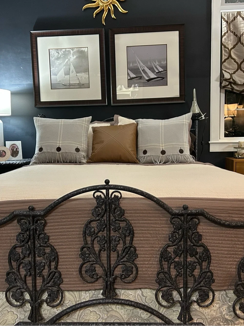 Tan & Brown Trim Queen Size Quilt with 2 Matching Queen Pillow Shams•Like New